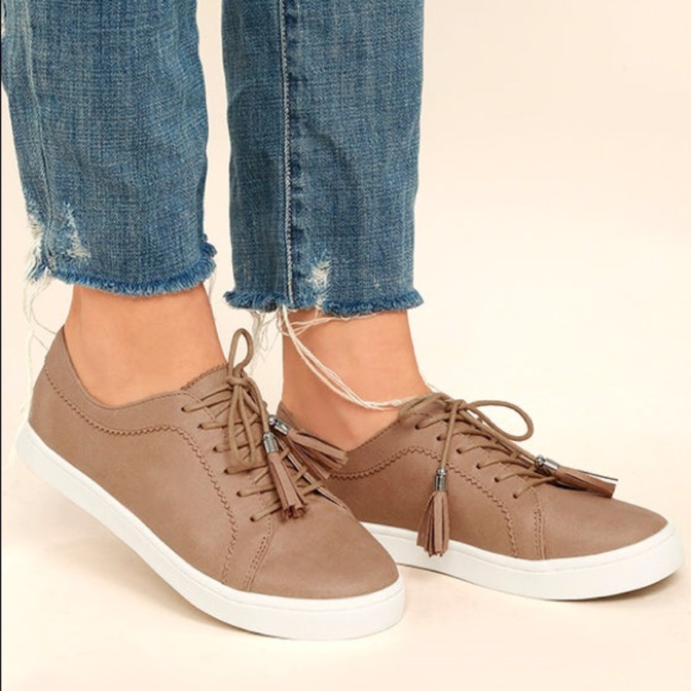 Report Women’s Amethyst Sneaker, Natural, Size 10